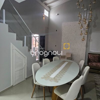 Cobertura com 117m², 4 quartos (sendo 3 suítes), 1 garagem, no bairro Canasvieiras em Florianópolis