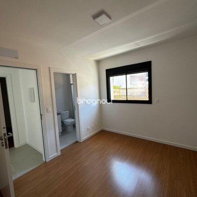 Apartamento com 69m², 2 quartos (sendo 2 suítes), 1 garagem, no bairro Centro em Florianópolis