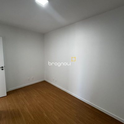 Apartamento com 69m², 2 quartos (sendo 2 suítes), 1 garagem, no bairro Centro em Florianópolis
