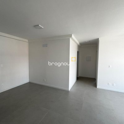 Apartamento com 69m², 2 quartos (sendo 2 suítes), 1 garagem, no bairro Centro em Florianópolis