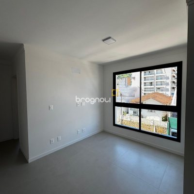 Apartamento com 69m², 2 quartos (sendo 2 suítes), 1 garagem, no bairro Centro em Florianópolis