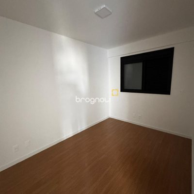 Apartamento com 69m², 2 quartos (sendo 2 suítes), 1 garagem, no bairro Centro em Florianópolis
