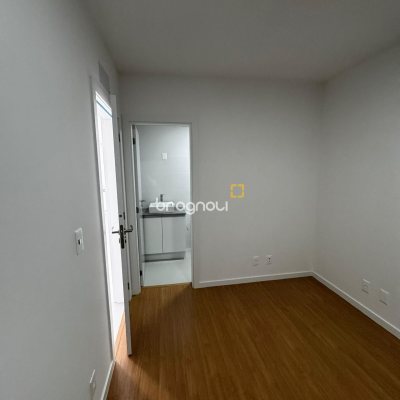 Apartamento com 69m², 2 quartos (sendo 2 suítes), 1 garagem, no bairro Centro em Florianópolis