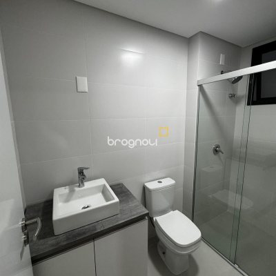 Apartamento com 69m², 2 quartos (sendo 2 suítes), 1 garagem, no bairro Centro em Florianópolis