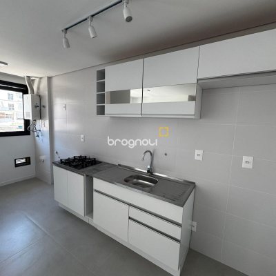 Apartamento com 69m², 2 quartos (sendo 2 suítes), 1 garagem, no bairro Centro em Florianópolis