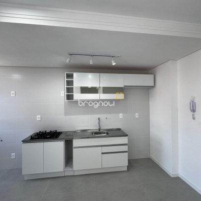 Apartamento com 69m², 2 quartos (sendo 2 suítes), 1 garagem, no bairro Centro em Florianópolis