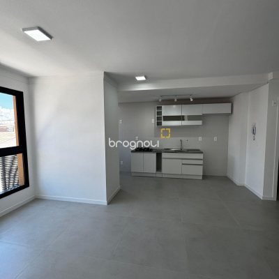 Apartamento com 69m², 2 quartos (sendo 2 suítes), 1 garagem, no bairro Centro em Florianópolis