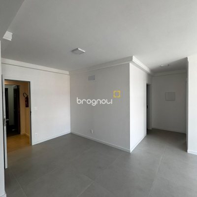 Apartamento com 69m², 2 quartos (sendo 2 suítes), 1 garagem, no bairro Centro em Florianópolis