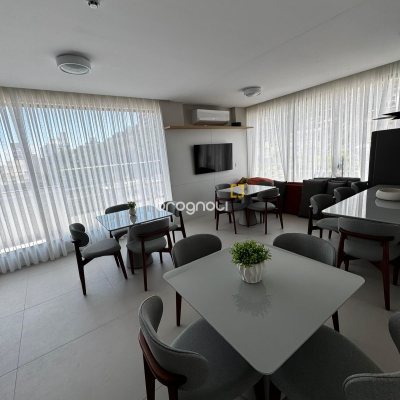 Apartamento com 69m², 2 quartos (sendo 2 suítes), 1 garagem, no bairro Centro em Florianópolis