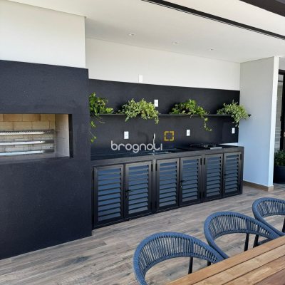 Apartamento com 69m², 2 quartos (sendo 2 suítes), 1 garagem, no bairro Centro em Florianópolis