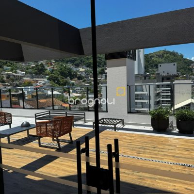 Apartamento com 69m², 2 quartos (sendo 2 suítes), 1 garagem, no bairro Centro em Florianópolis