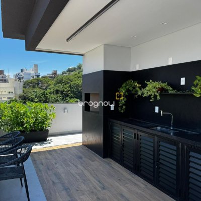 Apartamento com 69m², 2 quartos (sendo 2 suítes), 1 garagem, no bairro Centro em Florianópolis
