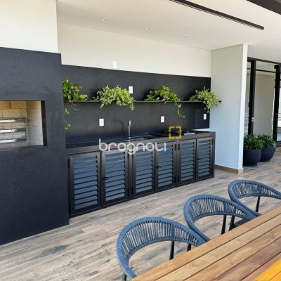 Apartamento com 69m², 2 quartos (sendo 2 suítes), 1 garagem, no bairro Centro em Florianópolis