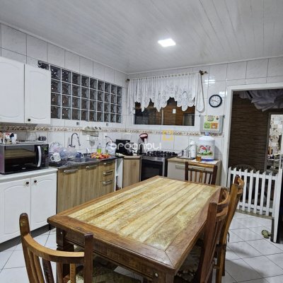 Casa com 121m², 3 quartos, 1 garagem, no bairro Estreito em Florianópolis