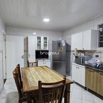 Casa com 121m², 3 quartos, 1 garagem, no bairro Estreito em Florianópolis