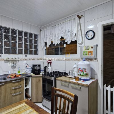 Casa com 121m², 3 quartos, 1 garagem, no bairro Estreito em Florianópolis