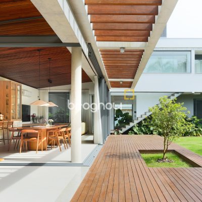 Casa de Condomínio com 314m², 4 quartos (sendo 4 suítes), 2 garagens, no bairro Canasvieiras em Florianópolis