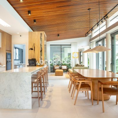 Casa de Condomínio com 314m², 4 quartos (sendo 4 suítes), 2 garagens, no bairro Canasvieiras em Florianópolis