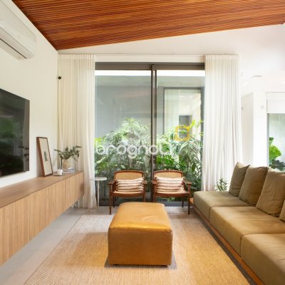 Casa de Condomínio com 314m², 4 quartos (sendo 4 suítes), 2 garagens, no bairro Canasvieiras em Florianópolis