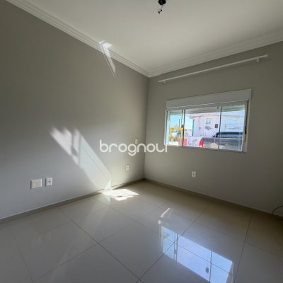 Casa com 111m², 2 quartos (sendo 1 suíte), 2 garagens, no bairro Cachoeira do Bom Jesus em Florianópolis