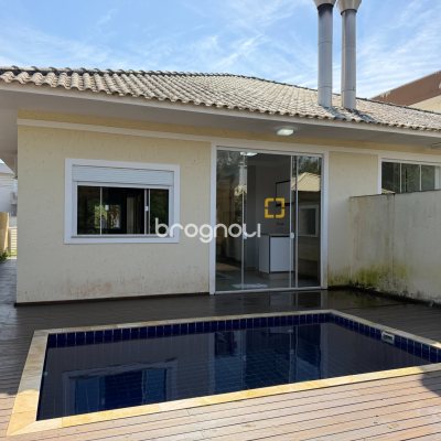 Casa com 111m², 2 quartos (sendo 1 suíte), 2 garagens, no bairro Cachoeira do Bom Jesus em Florianópolis