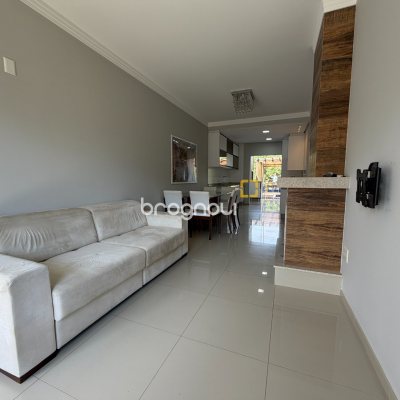 Casa com 111m², 2 quartos (sendo 1 suíte), 2 garagens, no bairro Cachoeira do Bom Jesus em Florianópolis