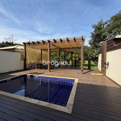 Casa com 111m², 2 quartos (sendo 1 suíte), 2 garagens, no bairro Cachoeira do Bom Jesus em Florianópolis