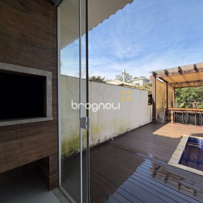 Casa com 111m², 2 quartos (sendo 1 suíte), 2 garagens, no bairro Cachoeira do Bom Jesus em Florianópolis