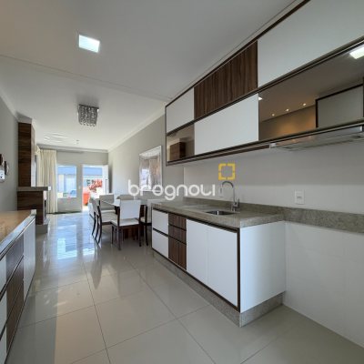 Casa com 111m², 2 quartos (sendo 1 suíte), 2 garagens, no bairro Cachoeira do Bom Jesus em Florianópolis