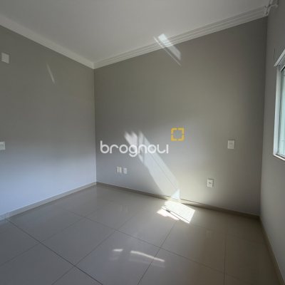 Casa com 111m², 2 quartos (sendo 1 suíte), 2 garagens, no bairro Cachoeira do Bom Jesus em Florianópolis