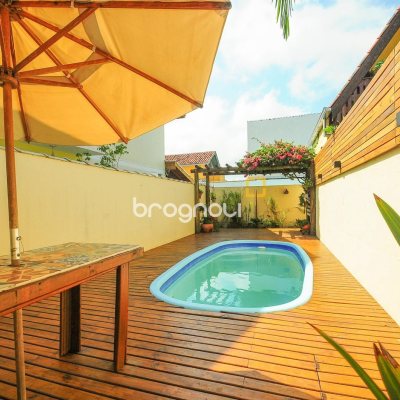 Casa com 102m², 3 quartos (sendo 1 suíte), 1 garagem, no bairro Rio Vermelho em Florianópolis
