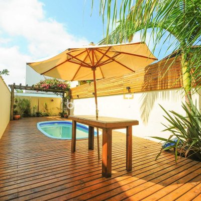 Casa com 102m², 3 quartos (sendo 1 suíte), 1 garagem, no bairro Rio Vermelho em Florianópolis