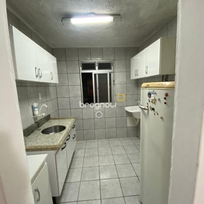 Apartamento com 48m², 3 quartos, 1 garagem, no bairro Campinas em São José