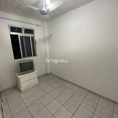Apartamento com 48m², 3 quartos, 1 garagem, no bairro Campinas em São José