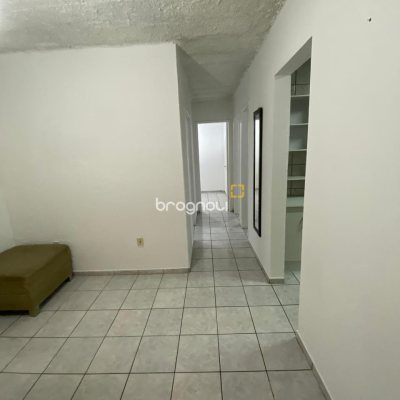 Apartamento com 48m², 3 quartos, 1 garagem, no bairro Campinas em São José