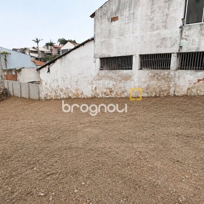 Terreno com 300m², no bairro Barreiros em São José