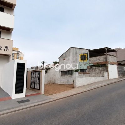 Terreno com 300m², no bairro Barreiros em São José