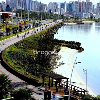 Terreno com 300m², no bairro Barreiros em São José