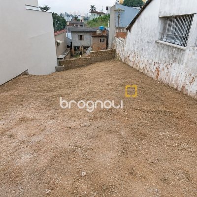 Terreno com 300m², no bairro Barreiros em São José