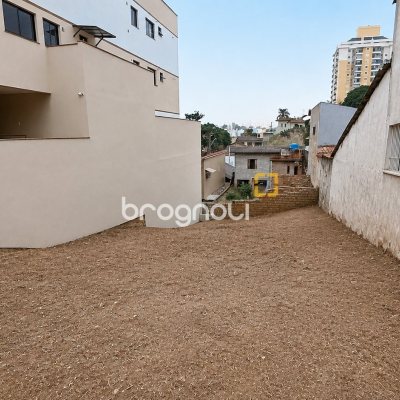 Terreno com 300m², no bairro Barreiros em São José