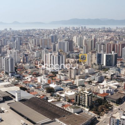 Terreno com 300m², no bairro Barreiros em São José
