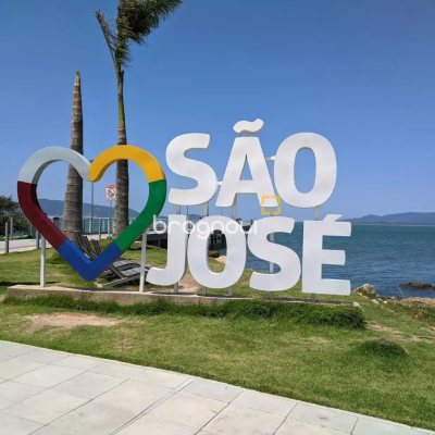 Terreno com 300m², no bairro Barreiros em São José