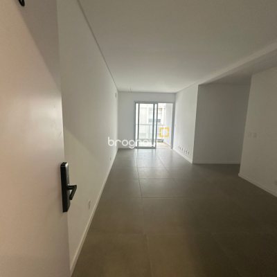 Apartamento com 66m², 2 quartos (sendo 1 suíte), 1 garagem, no bairro Ingleses em Florianópolis