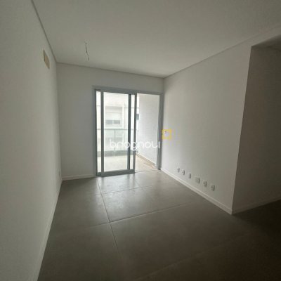 Apartamento com 66m², 2 quartos (sendo 1 suíte), 1 garagem, no bairro Ingleses em Florianópolis