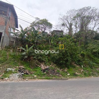 Terreno com 480m², no bairro Saco Grande em Florianópolis
