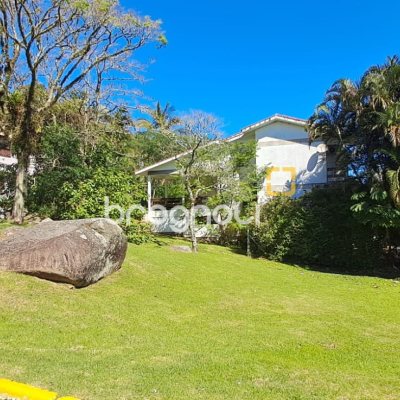 27826 com 453m², no bairro Cachoeira do Bom Jesus em Florianópolis
