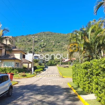 27826 com 453m², no bairro Cachoeira do Bom Jesus em Florianópolis