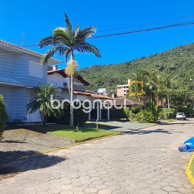 27826 com 453m², no bairro Cachoeira do Bom Jesus em Florianópolis