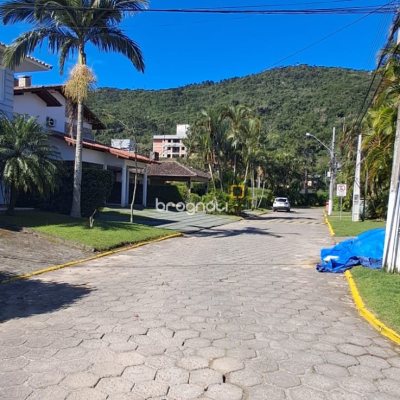 27826 com 453m², no bairro Cachoeira do Bom Jesus em Florianópolis