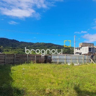 Terreno com 444m², no bairro Canasvieiras em Florianópolis